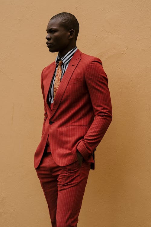 How to Wear a Red Suit?