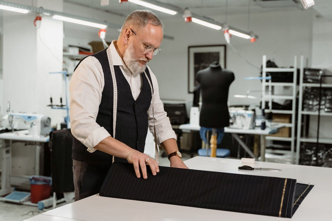 HOW TO CHOOSE A SUIT FABRIC? – Elegant Men's Attire