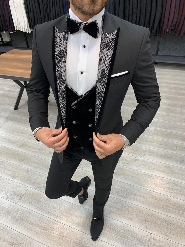 Is it fashionable to wear a slim fit tuxedo?