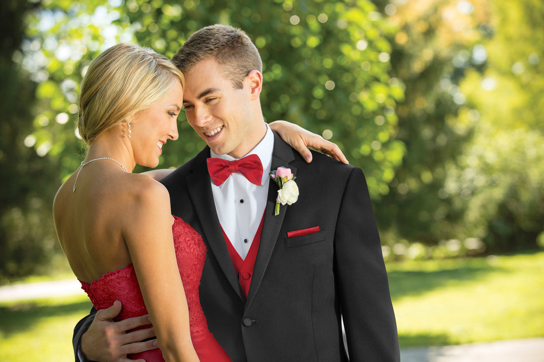 Are there any color rules for tuxedos at prom?