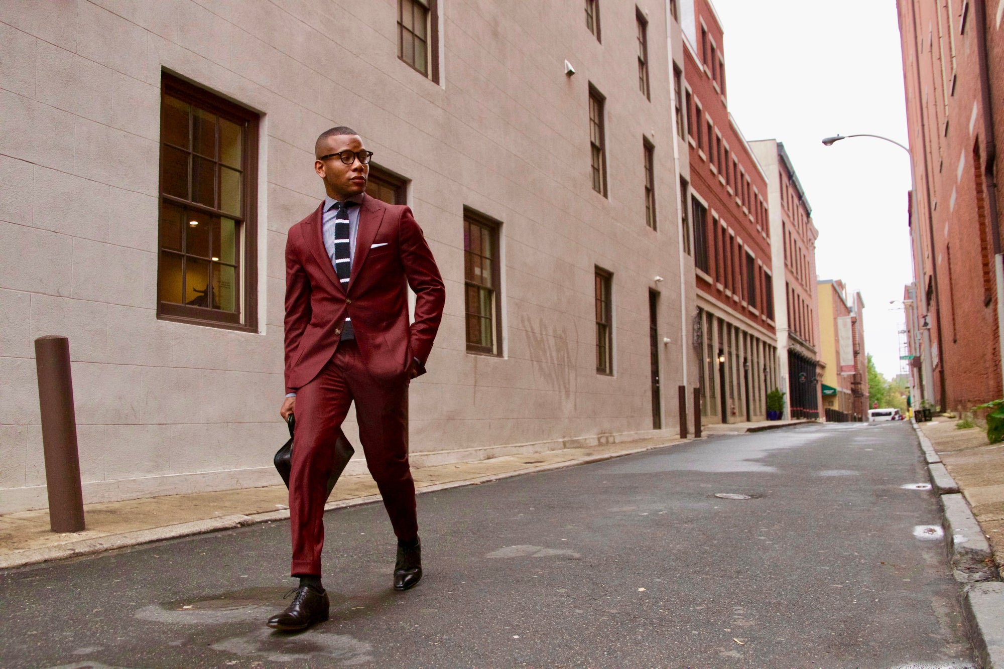Burgundy Suits: How to rock this color?