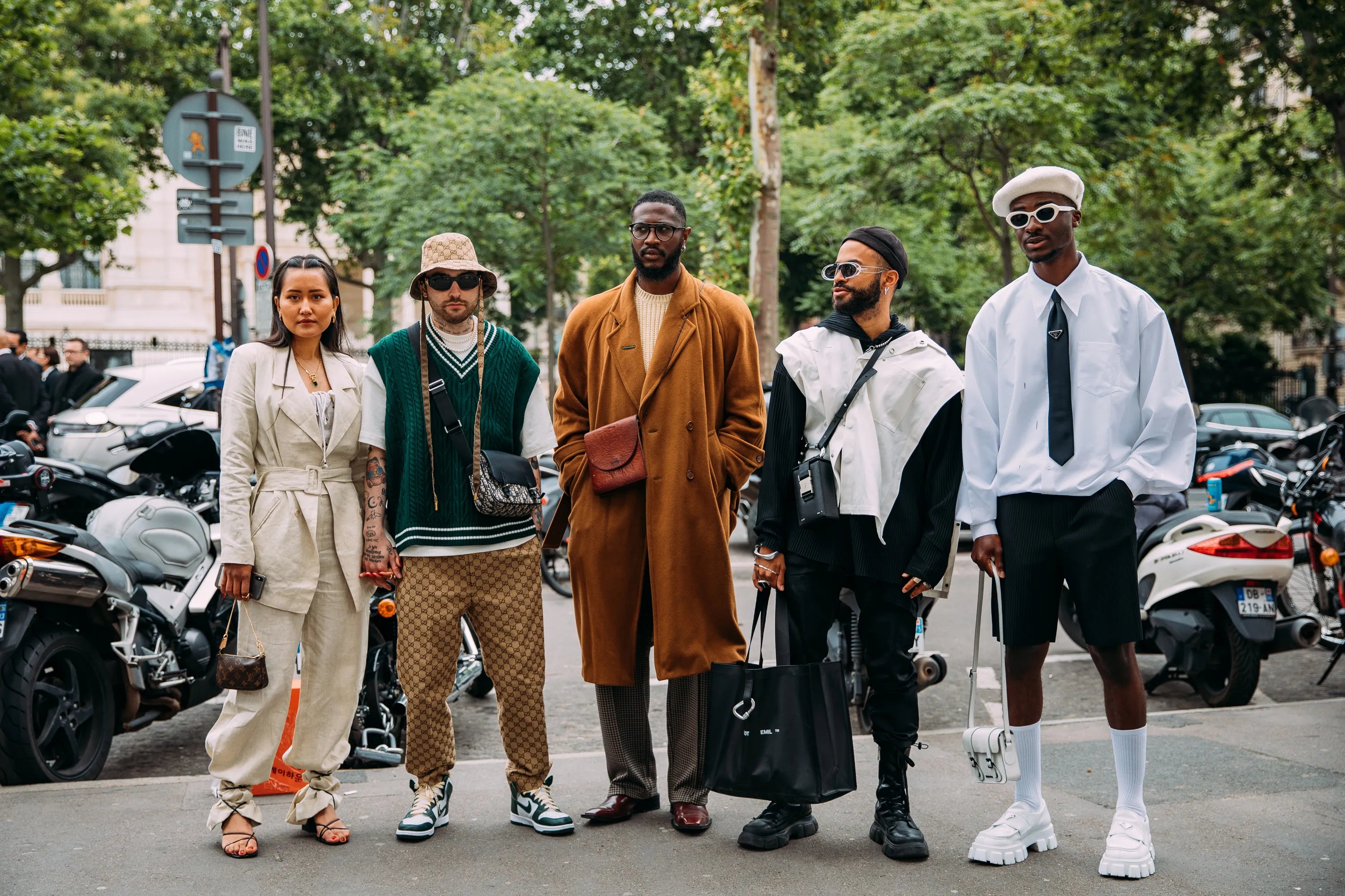 What Are the Latest Men's Fashion Trends for All Seasons?