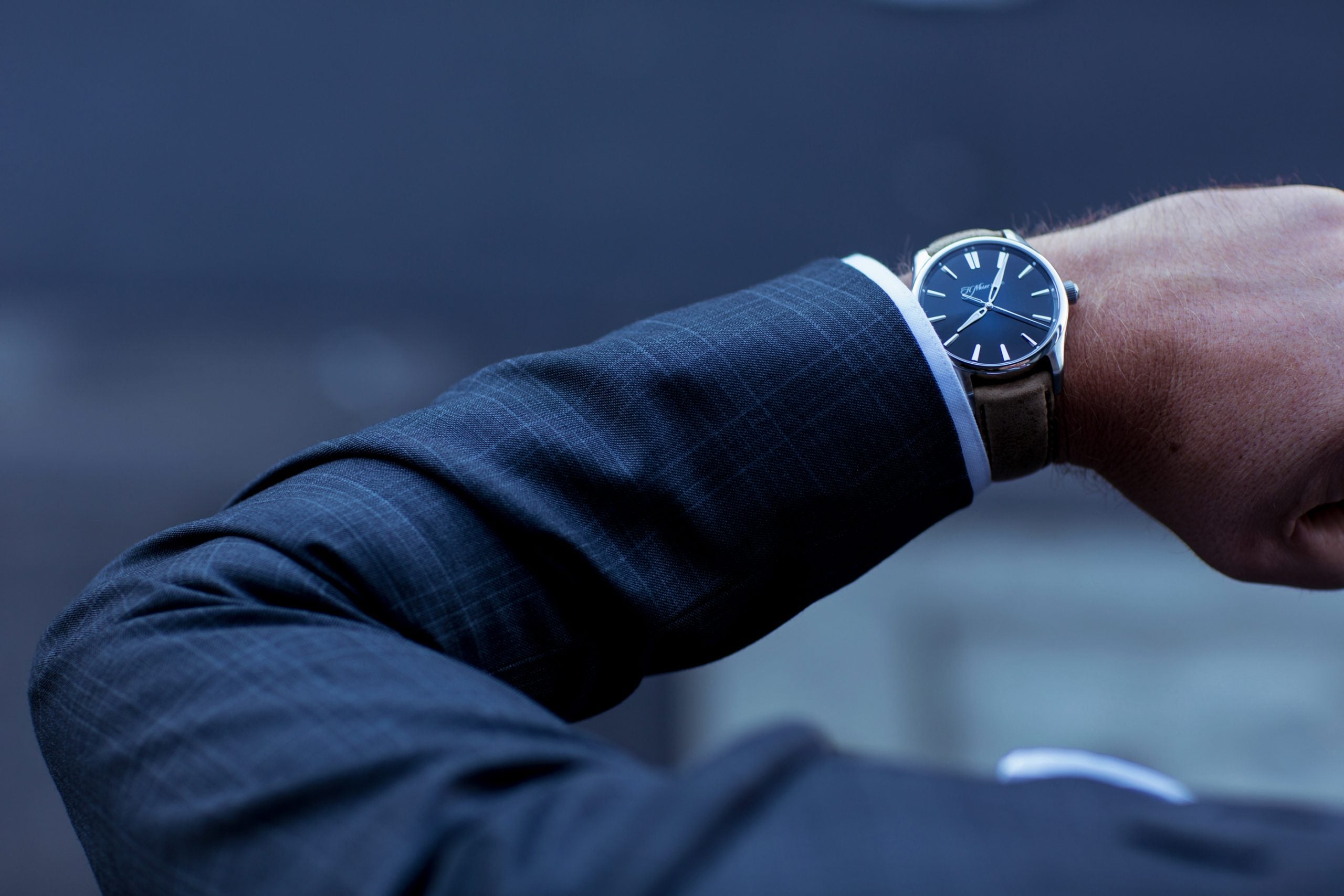 Choosing the Right Watch to Match Your Style – Elegant Men's Attire