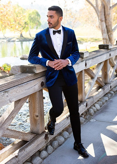 Is there a specific fit recommended for prom tuxedos?