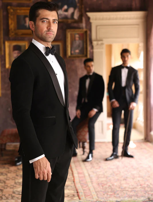 Why Choose a Men's Tuxedo Suit for Formal Occasions?